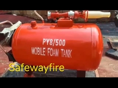 El tanque móvil de la espuma rojo